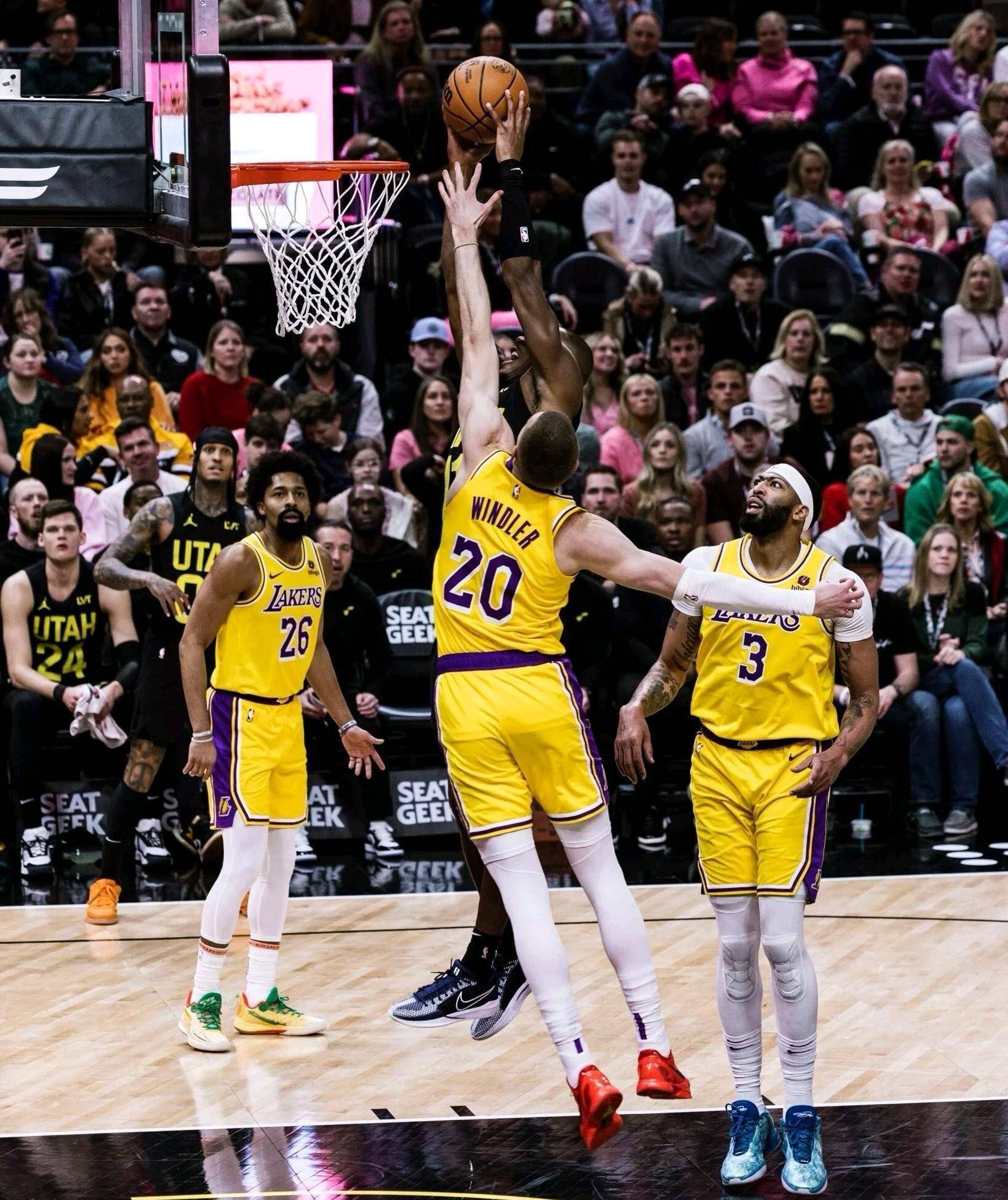 广州队逆转爵士，浓眉哥高光表现