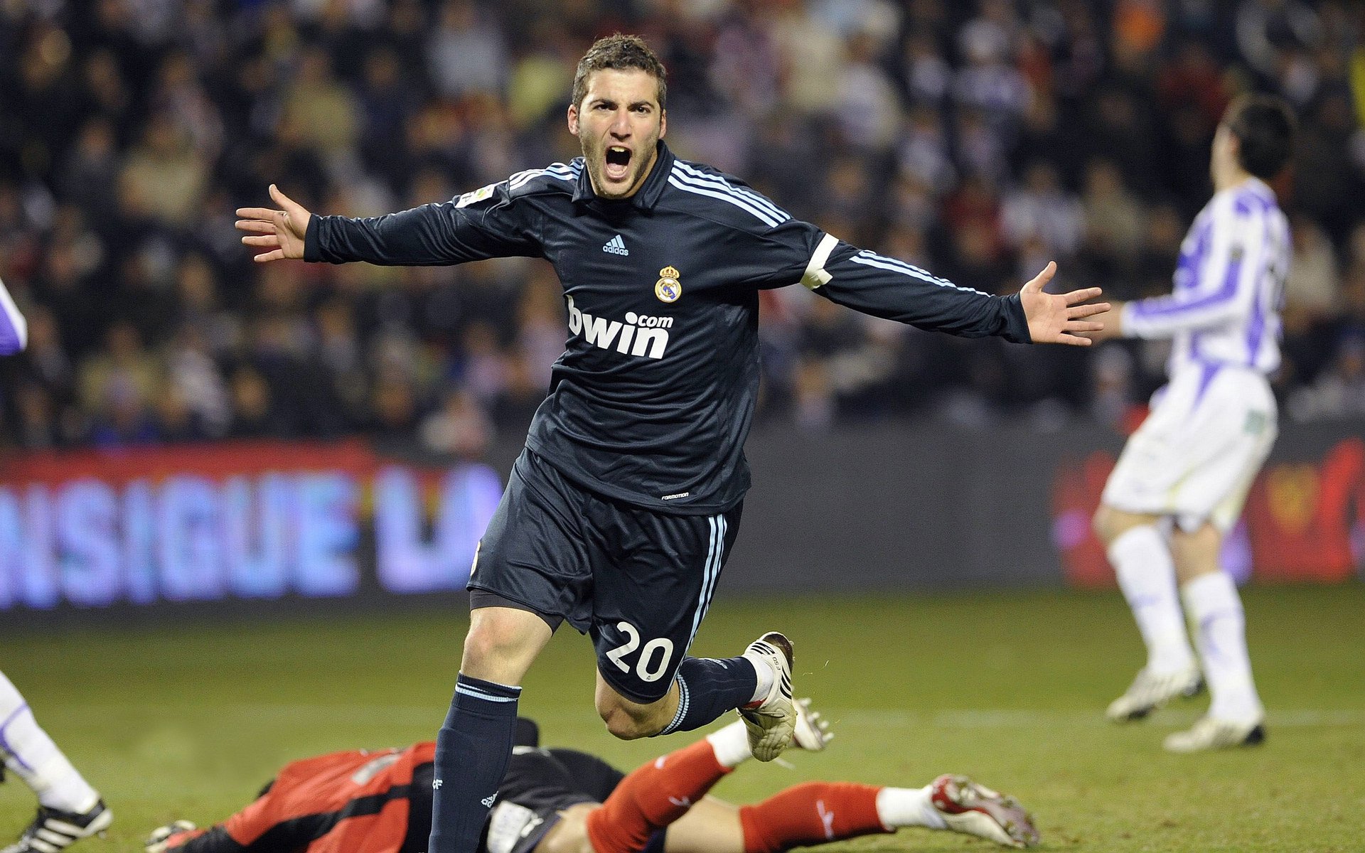 西亚卡姆利刃难破铁壁,国王主场碾压猛龙!西亚卡姆成空砍王,萨城铜墙轰然倒塌