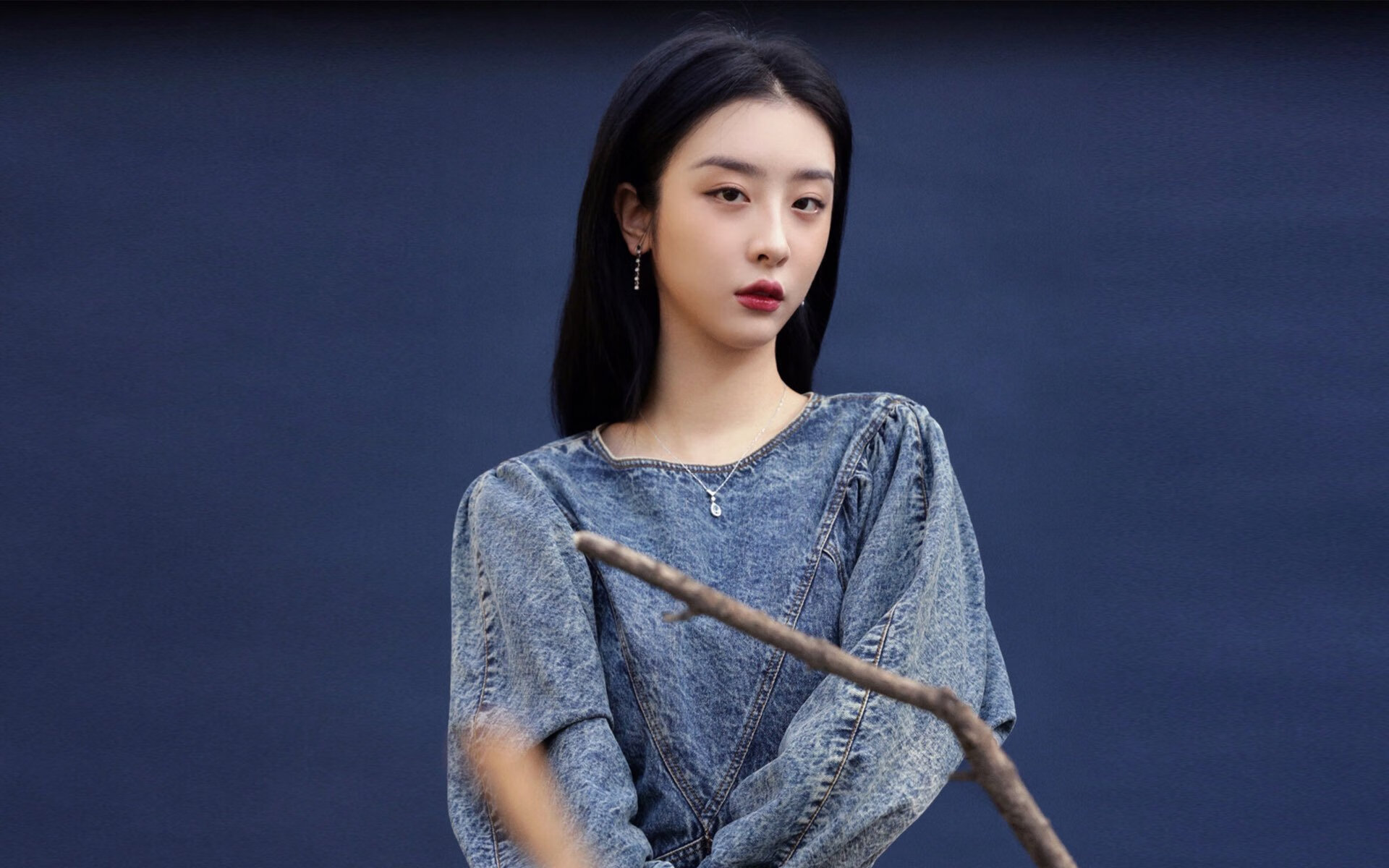 红与橙的对决，巴雷拉在安菲尔德画下的荷兰式惊叹号