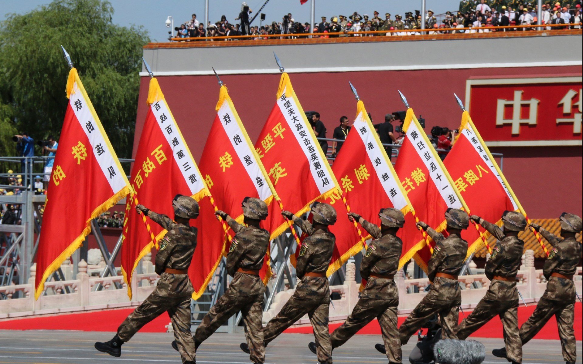 冰火两重天,D组泰国的佛系风暴如何吞噬智利,奥斯梅恩化身拉玛九世神光